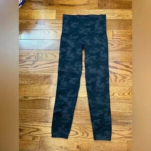 Spanx Look at Me Now Seamless Camo Legging’s Sz XL